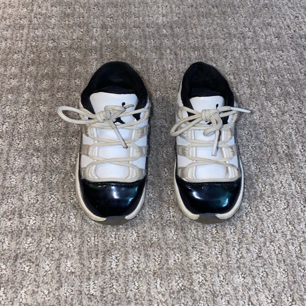 Jordan 11 Retro Low baby